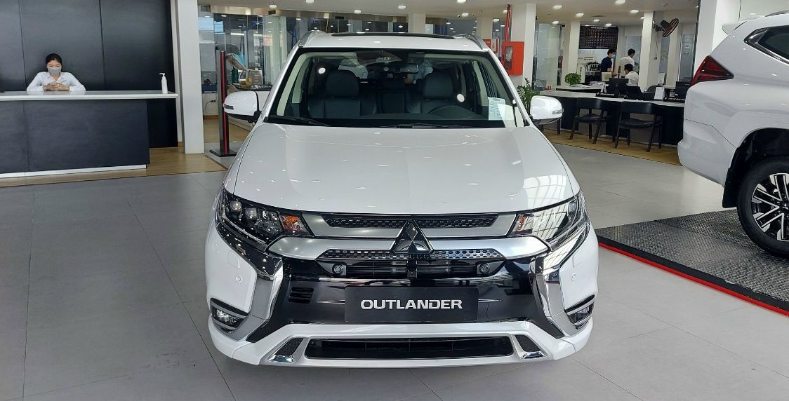 So sánh chi tiết phiên bản Mitsubishi Outlander 2024: giá bán và màu sắc 6 Mitsubishi Outlander 2024 sở hữu diện mạo thể thao, nam tính cùng cảm giác vững chãi, an toàn