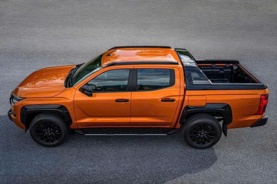 Mitsubishi Triton Mới: Bất Khả Chiến Bại Trên Mọi Địa Hình 4 Mitsubishi Triton 2024 vận hành mạnh mẽ trên địa hình off-road nhờ động cơ diesel tăng áp