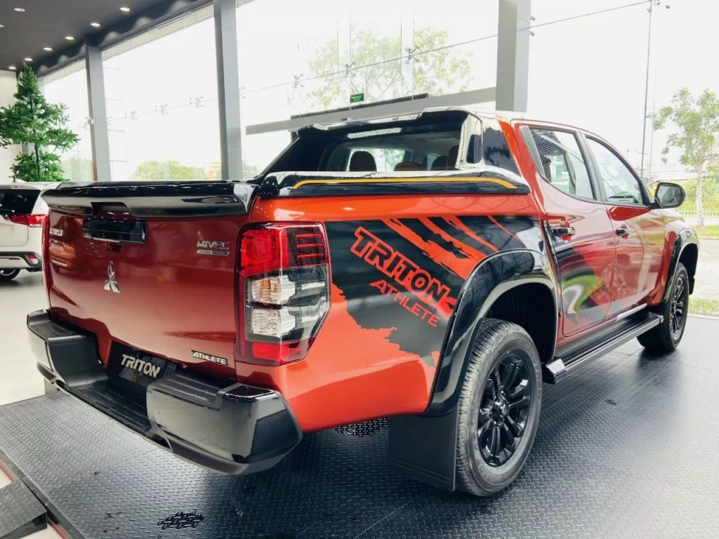 Ford Ranger và Mitsubishi Triton 2024 – So tài hai dòng bán tải đáng chú ý 5 Mitsubishi Triton 2024 thiết kế nội thất thực dụng, ghế ngồi thoải mái, màn hình cảm ứng và khoang lưu trữ thông minh