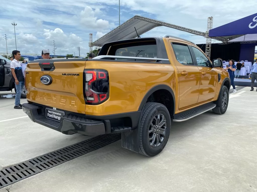Ford Ranger và Mitsubishi Triton 2024 – So tài hai dòng bán tải đáng chú ý 6 Nội thất Ford Ranger 2024 rộng rãi với ghế ngồi êm ái, màn hình cảm ứng SYNC 4 hiện đại và nhiều tiện ích cao cấp
