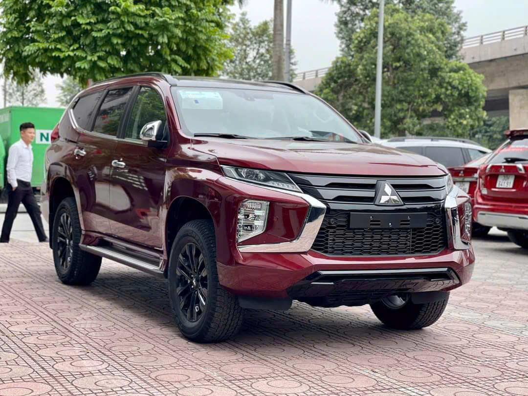 Mitsubishi Pajero Sport 2024 và Hyundai Santa Fe những điểm khác biệt 1 Mitsubishi Pajero Sport