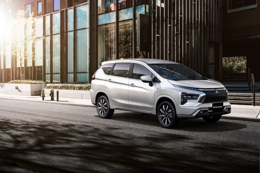 Thiết kế ngoại thất Xpander 2026: Lột xác mạnh mẽ và hiện đại 4 Mitsubishi Xpander 2026 tạo cảm giác liền mạch nhờ mui xe vuốt cong và cửa sổ tối màu tinh tế.
