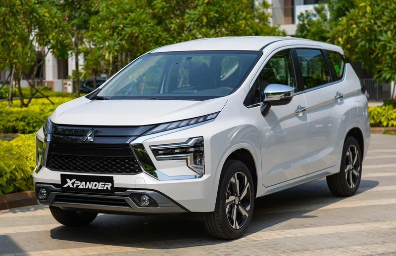 Mitsubishi Xpander 2025: Cập nhật chi tiết & Giá bán dự kiến 2 Mitsubishi Xpander 2025 nâng cấp toàn diện từ mặt ca-lăng, đèn LED đến cụm đuôi xe, khẳng định đẳng cấp thương hiệu.