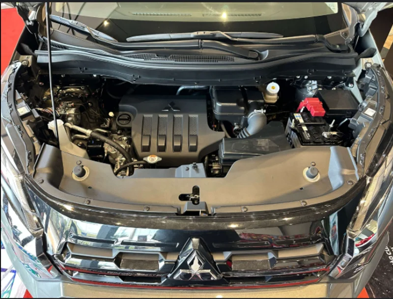 Mitsubishi Xpander Cross 2024: Đánh Giá Chi Tiết và So Sánh 3 Mitsubishi Xpander Cross 2024 trang bị động cơ MIVEC 1.5L mạnh mẽ, vận hành bền bỉ và mượt mà.