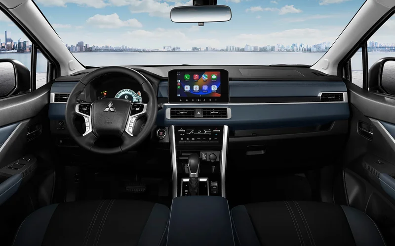 Mitsubishi Xpander Cross 2025: Những Nâng Cấp Đáng Mong Đợi 2 Mitsubishi Xpander Cross 2025 nâng cấp nội thất tiện nghi, màn hình giải trí lớn và bảng đồng hồ kỹ thuật số.