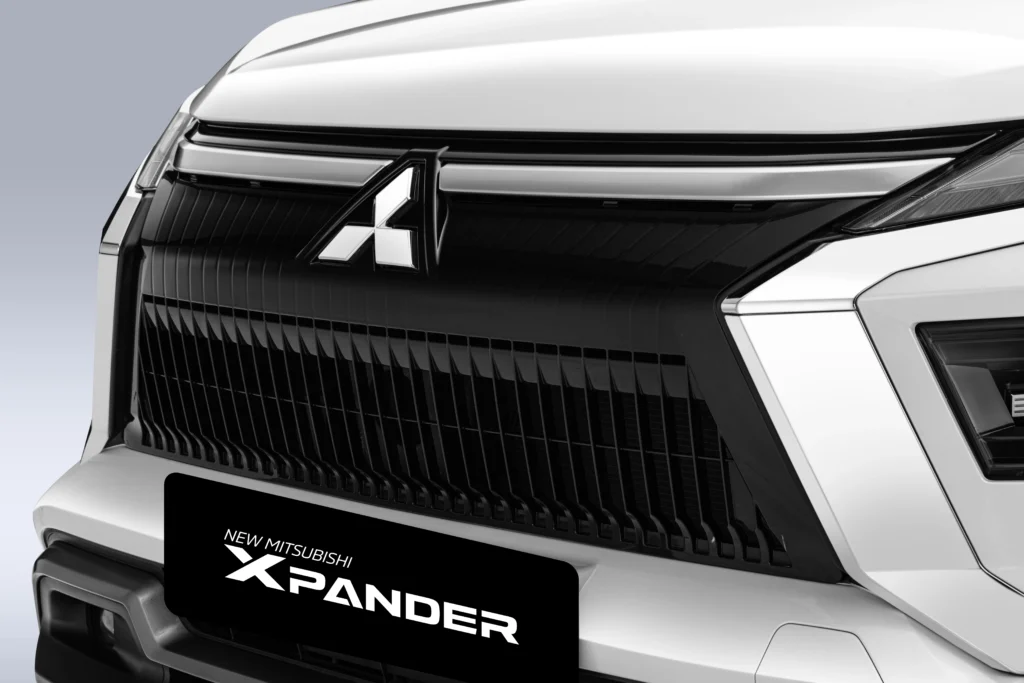 Thiết kế ngoại thất Xpander 2026: Lột xác mạnh mẽ và hiện đại 1 Mitsubishi Xpander 2026 khoe triết lý Dynamic Shield mới, mang đến ngoại hình góc cạnh và hiện đại đầy ấn tượng.