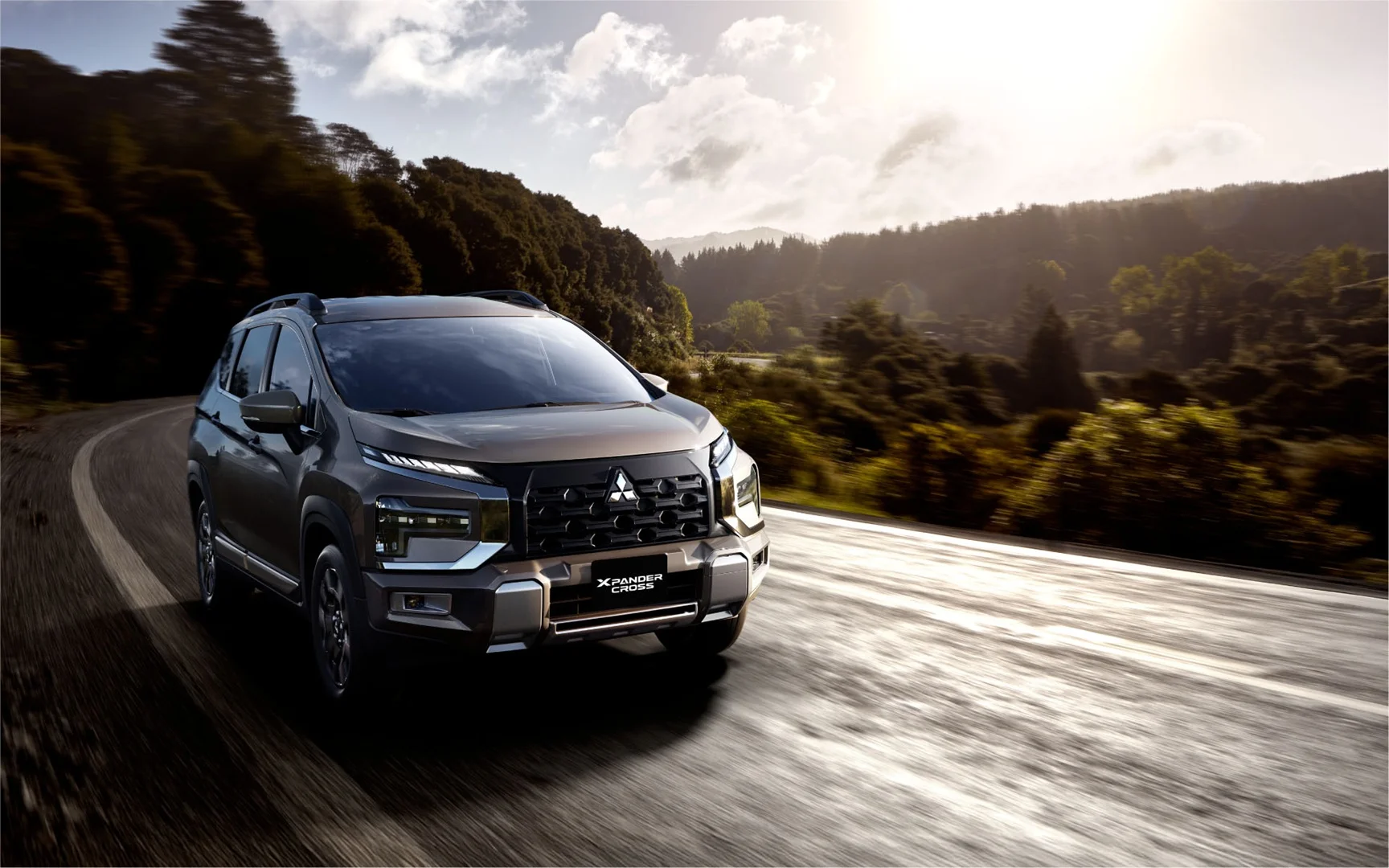 Mitsubishi Xpander Cross 2026 3 Ốp cản trước, mặt ca lăng mới, cụm đèn chiếu sáng phía trước LED T-shape mang nét cá tính & khỏe khoắn.