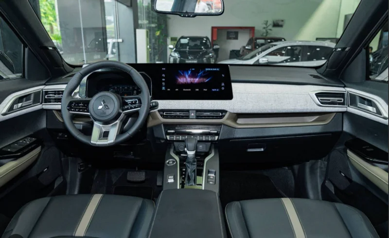 Mitsubishi Xforce 2024: Đánh giá chi tiết, giá bán và phiên bản tại Việt Nam 2 Khoang nội thất Mitsubishi Xforce 2024 rộng rãi, sử dụng vật liệu cao cấp mang lại cảm giác sang trọng và thoải mái cho mọi hành trình.