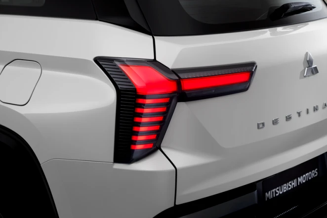 Cụm đèn hậu Mitsubishi Destinator 2025
