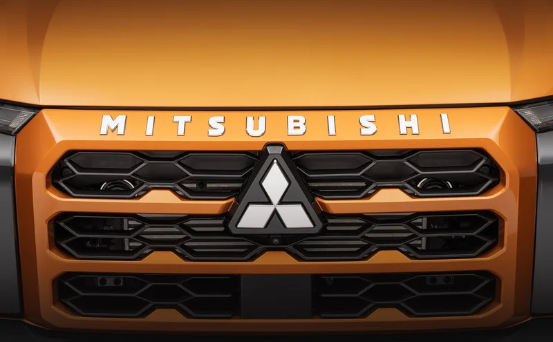 Mitsubishi Triton 2026 6 Giá bán lẻ: 1,100,000 VNĐ