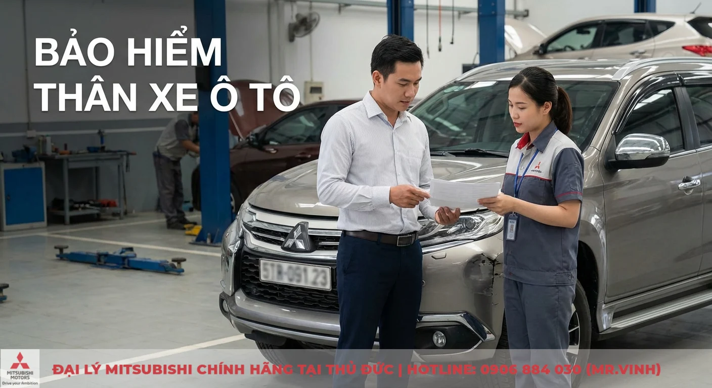 Bảo hiểm thân xe ô tô: Quyền lợi, bồi thường, so sánh gói 1 Bảo hiểm thân xe ô tô bồi thường thiệt hại vật chất, với khách hàng xem xét giấy tờ cùng nhân viên bên cạnh xe bị hỏng